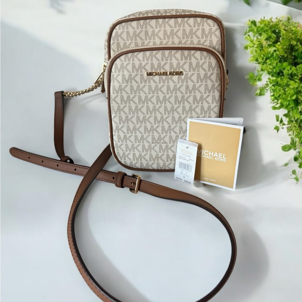 Michael Kors Jet Set Travel Crossbody in Classic Vanilla - Picture 3 of 6